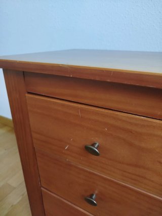 Mesita de noche de madera