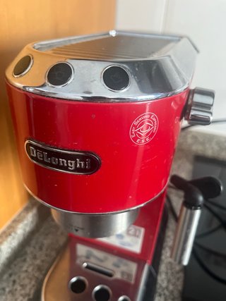 Cafetera DeLonghi Roja