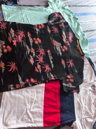 Lote 5 Camisetas marca Talla L