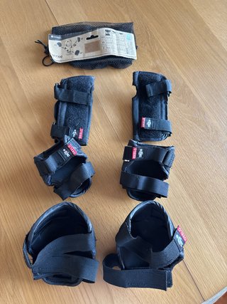 Patines de niña talla 30-32 y protecciones XS