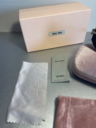 Gafas de Sol Miu Miu Negras y Doradas
