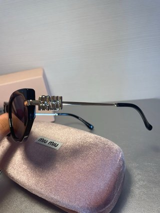 Gafas de Sol Miu Miu Negras y Doradas