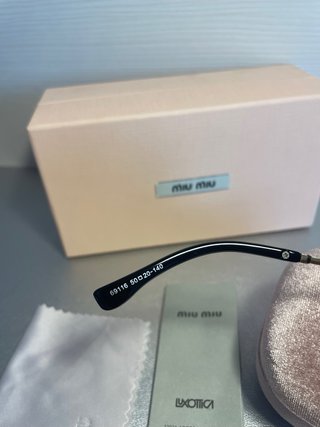 Gafas de Sol Miu Miu Negras y Doradas