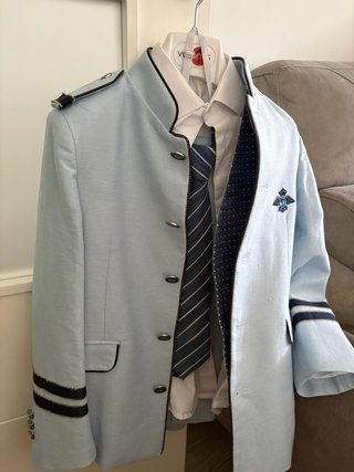 Traje de comunión azul y blanco
