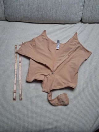 Faja moldeadora beige con cremallera