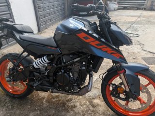 KTM Duke 125 2025 - 9.500 km - Garantía