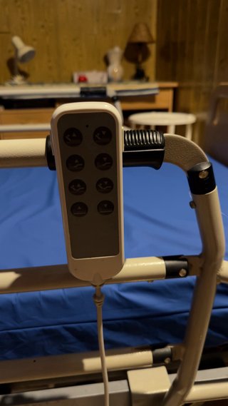 Cama articulada hospitalaria