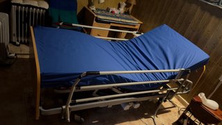 Cama articulada hospitalaria