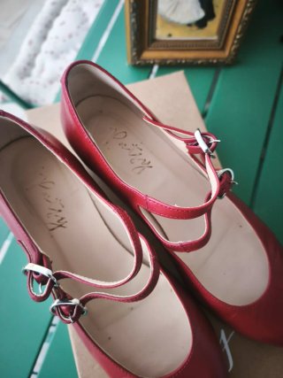 Preciosos zapatos tipo retro rojos de Patsy