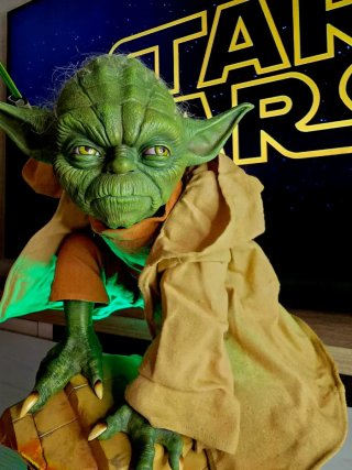 Sideshow Yoda 1/2 (51cm).