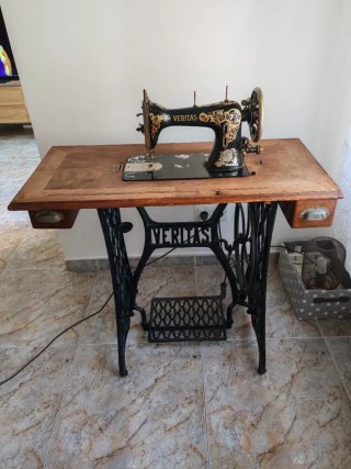 Máquina de coser antigua Veritas