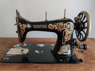 Máquina de coser antigua Veritas