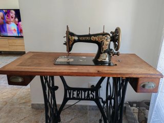 Máquina de coser antigua Veritas