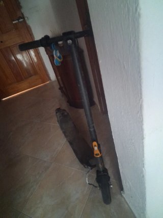 Patín eléctrico negro
