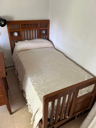Cama individual de madera