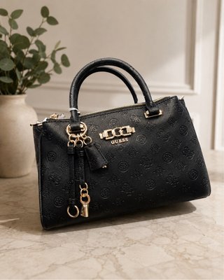 Bolso Guess Negro con Logo