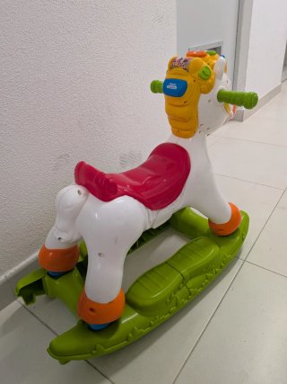 Caballito mecedor infantil