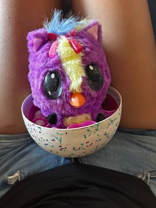 Peluche interactivo con huevo