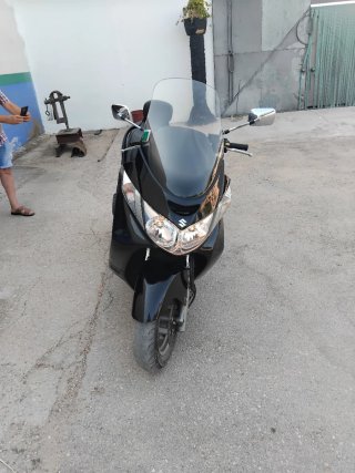 Suzuki Burgman 250 Negra