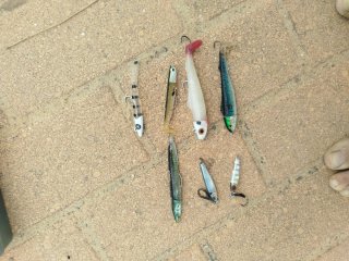 Señuelos de pesca variados