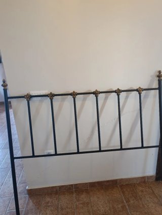 Cabecero de cama de metal