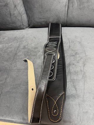 Correa de guitarra de cuero negra