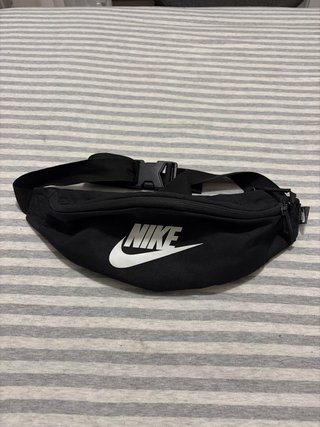 Riñonera Nike Negra