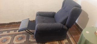 Sillón reclinable azul tela