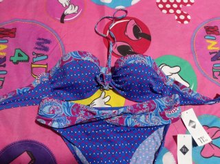Bikini azul y rosa estampado