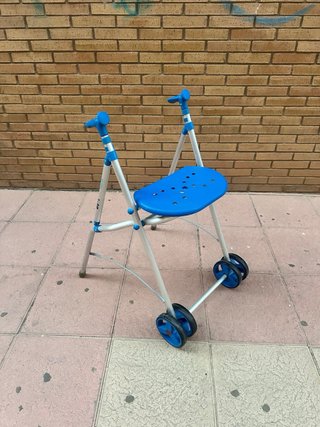 silla de ruedas (andador de regalo)