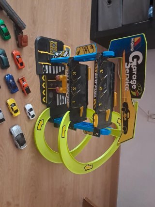 Rampa de garaje para coches de juguete con coches