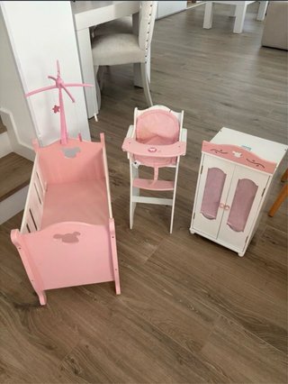 Set di mobili giocattolo rosa per bambole