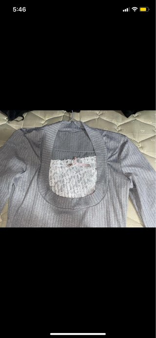Camiseta gris canalé acampanada