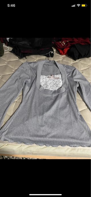 Camiseta gris canalé acampanada