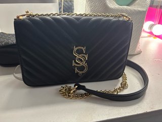 bolso negro de hombro
