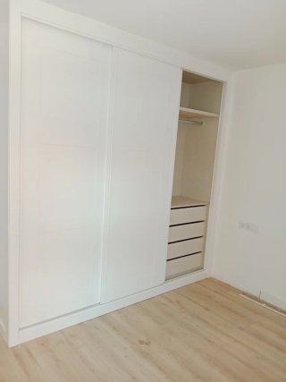 Armarios a medida blancos de madera
