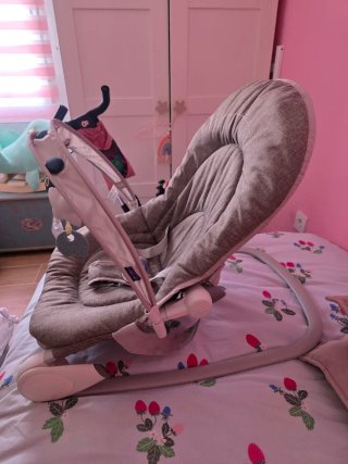 Silla mecedora  Chicco gris