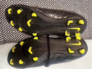 Scarpe da calcio Nike Mercurial nere