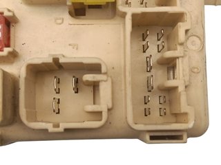 CAJA RELES / FUSIBLES TOYOTA AVENSIS BERLINA (T25