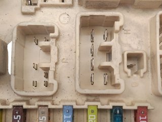 CAJA RELES / FUSIBLES TOYOTA AVENSIS BERLINA (T25