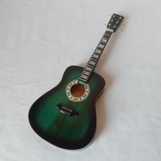 Modellino chitarra acustica verde