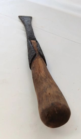 Formón antiguo hecho a mano