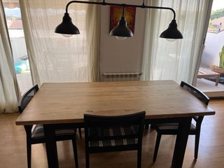 Mueble TV madera claro con cajones