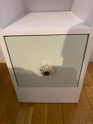 Cómoda y mesita de noche de madera