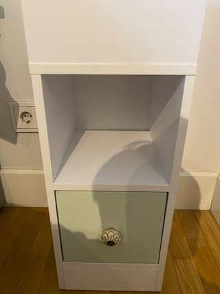 Cómoda y mesita de noche de madera