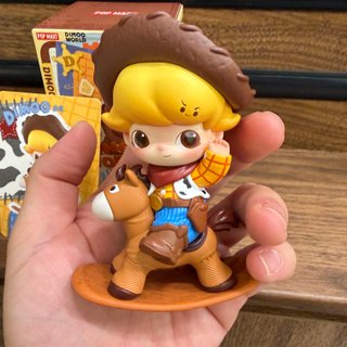 Dimoo World x Pixar Woody Figura
