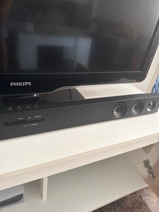 TV Philips + Barra Sonido LG Negra