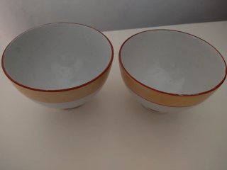 Conjunto de dos tazones antiguos