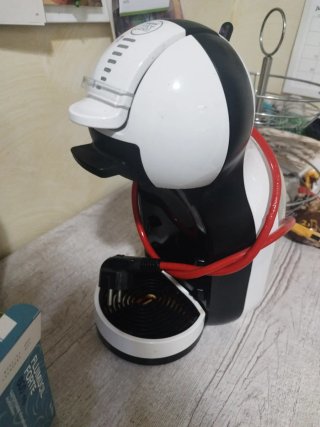 Cafetera Dolce Gusto Negra y Blanca