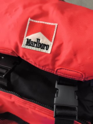 Mochila Marlboro.